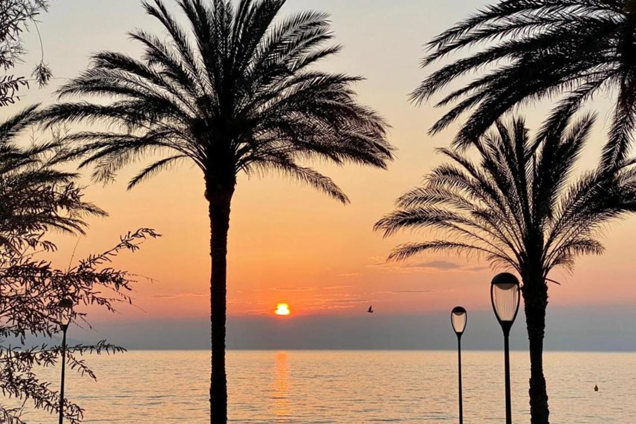 Fully Equipped Beachfront Studio In The Heart Of The City Center Bd Leclerc Antibes Exterior foto